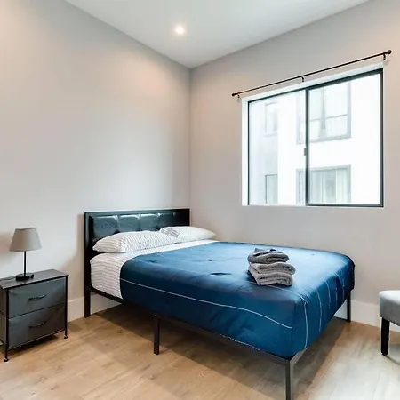 Modern 4 Bedroom With Rooftop #3